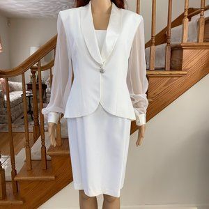 Two-Piece White Crepe Dress Suit (Size 10)